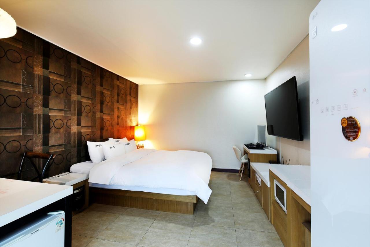 White Tourist Hotel Jeonju Exterior foto