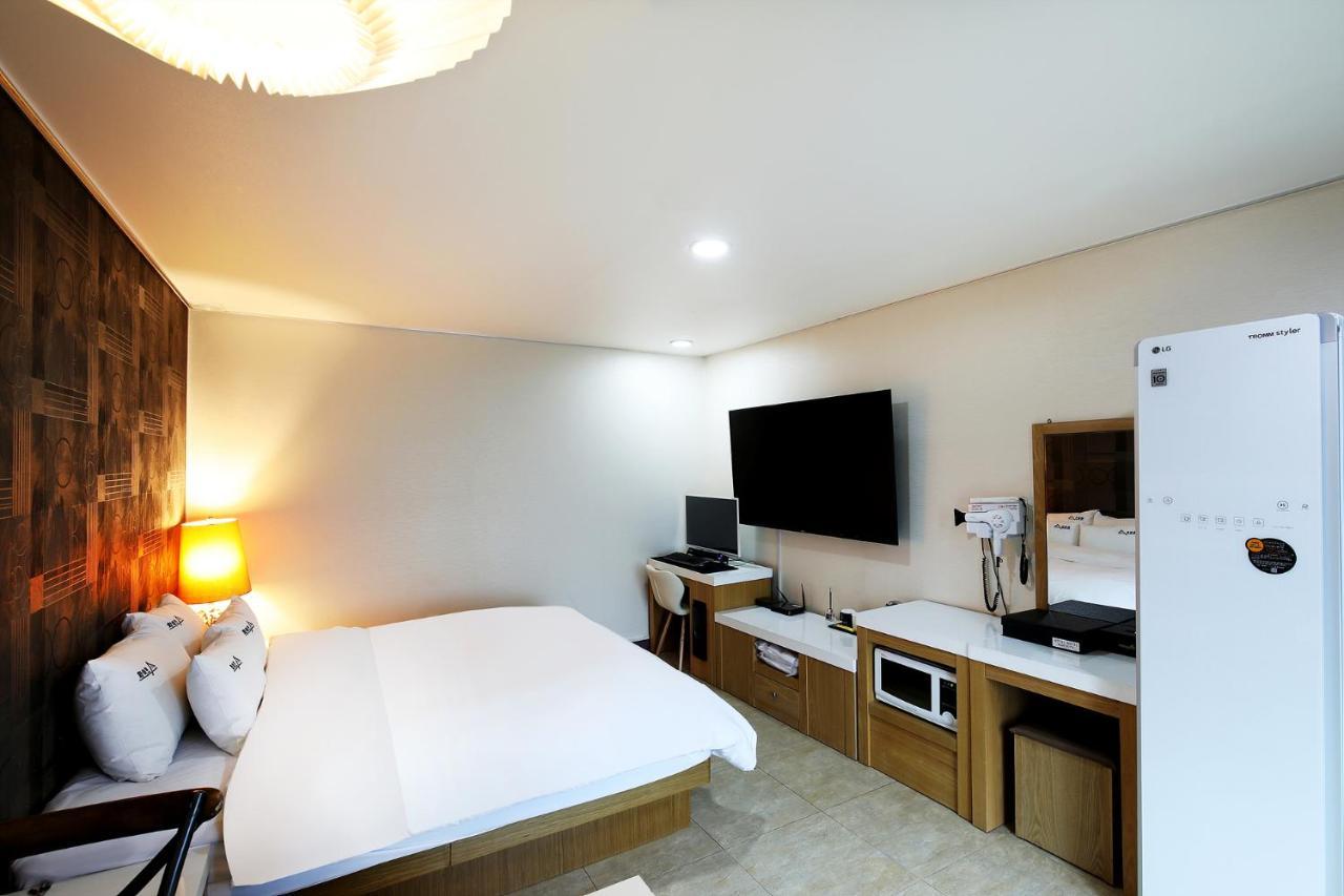 White Tourist Hotel Jeonju Exterior foto