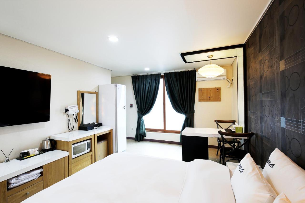 White Tourist Hotel Jeonju Exterior foto
