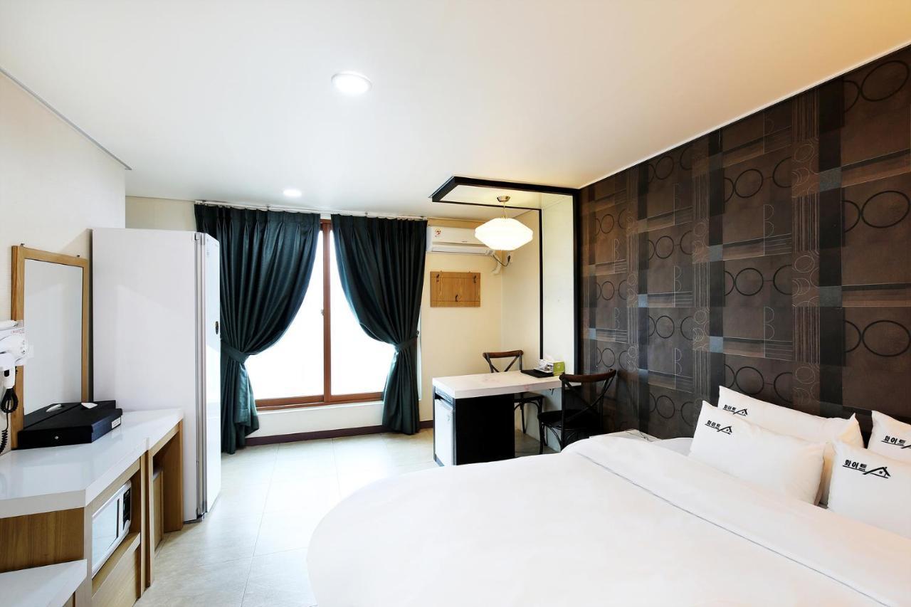 White Tourist Hotel Jeonju Exterior foto