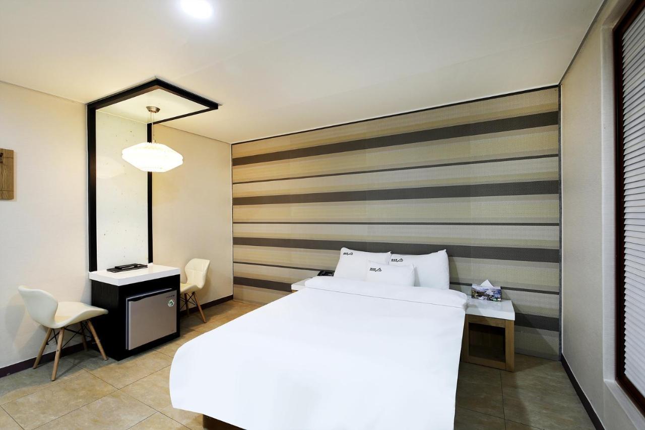 White Tourist Hotel Jeonju Exterior foto
