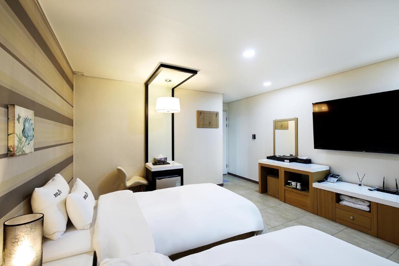 White Tourist Hotel Jeonju Exterior foto