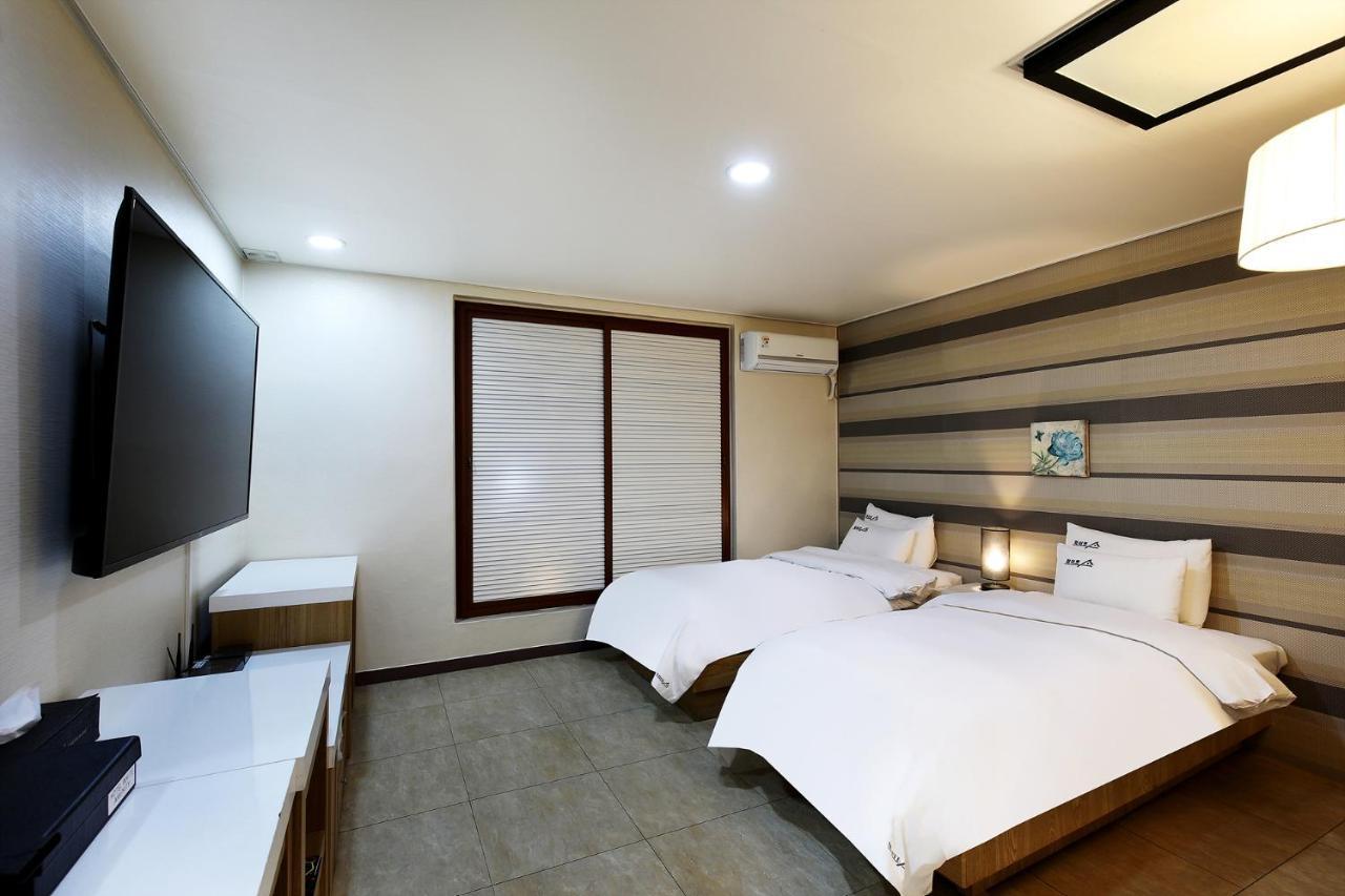 White Tourist Hotel Jeonju Exterior foto
