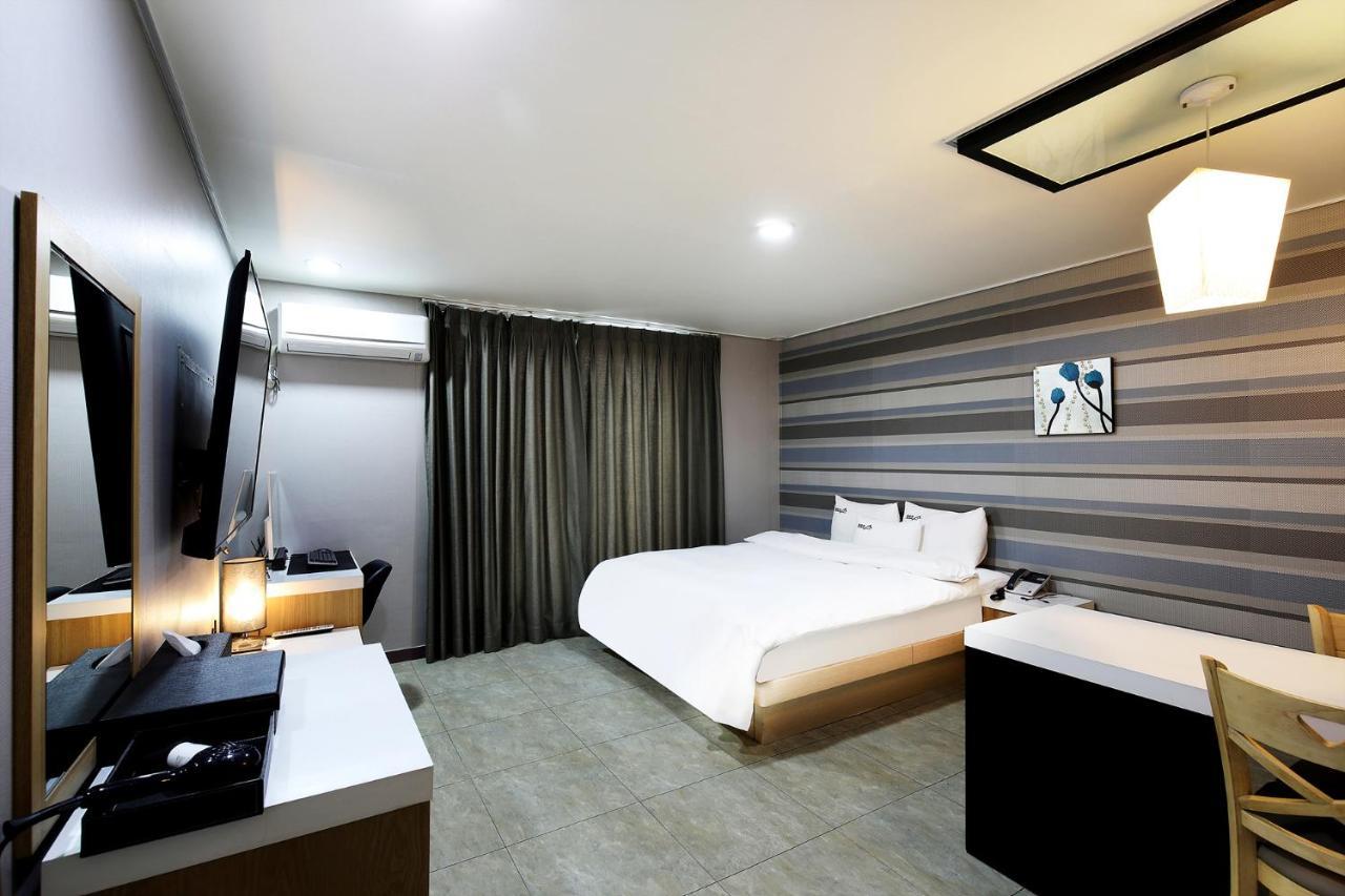 White Tourist Hotel Jeonju Exterior foto