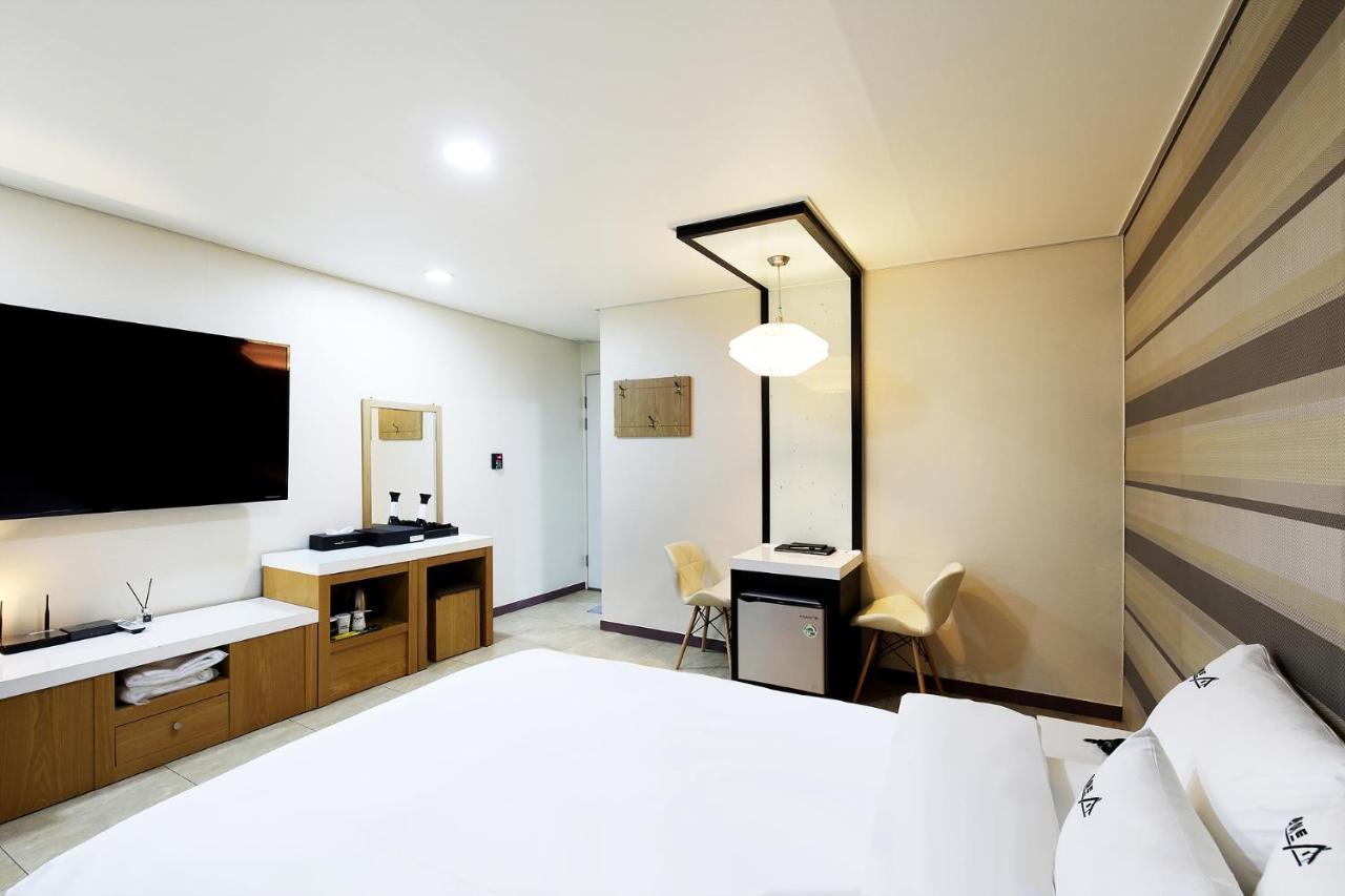 White Tourist Hotel Jeonju Exterior foto