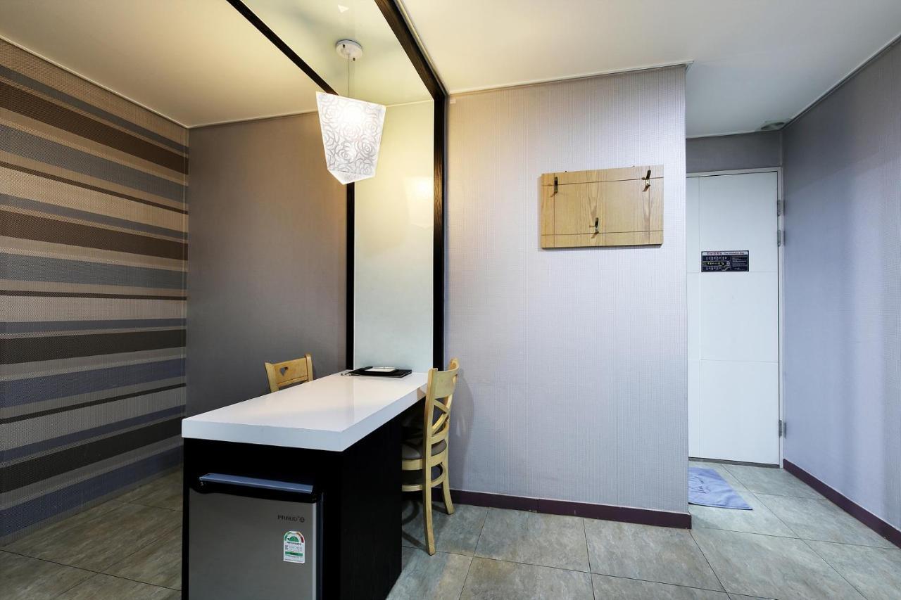 White Tourist Hotel Jeonju Exterior foto
