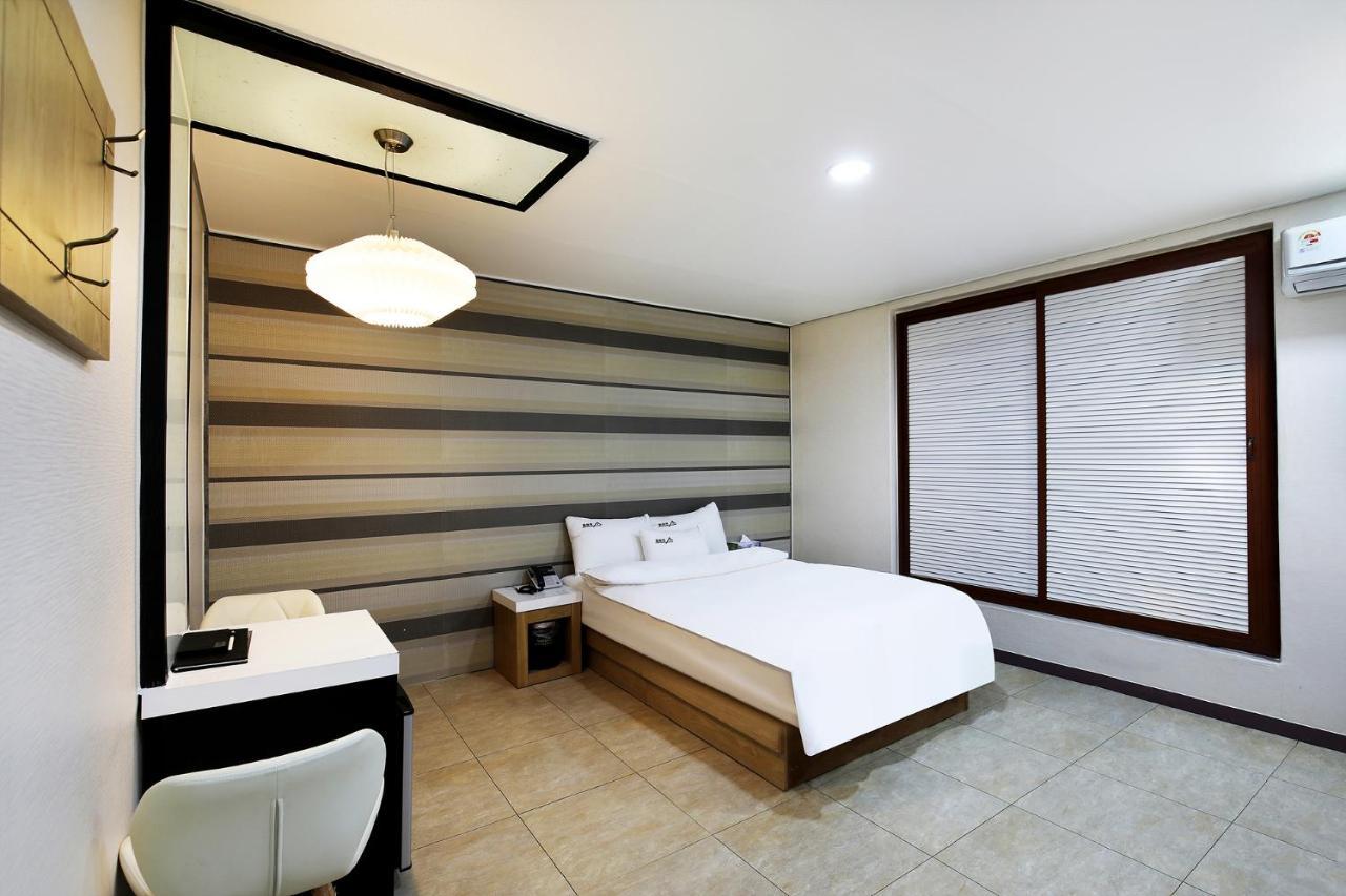 White Tourist Hotel Jeonju Exterior foto