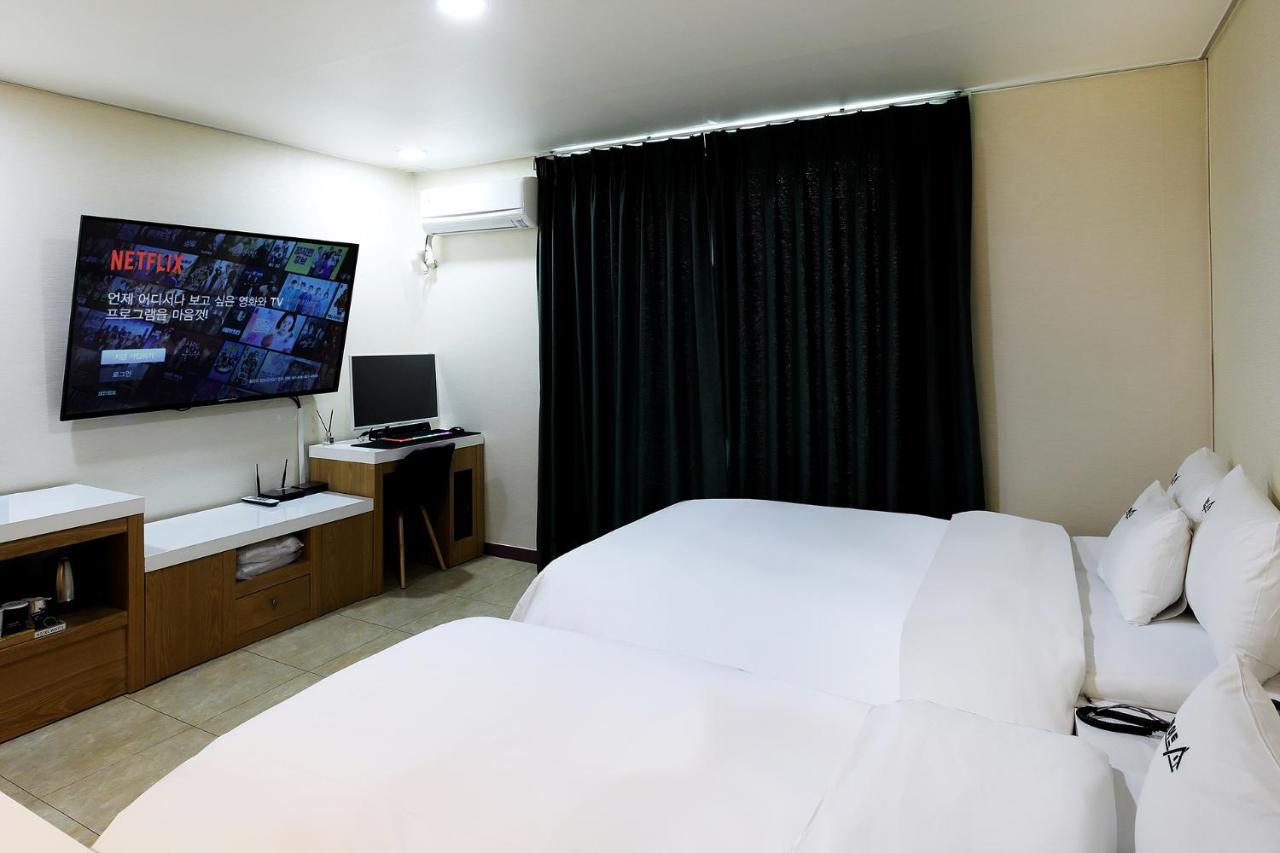 White Tourist Hotel Jeonju Exterior foto