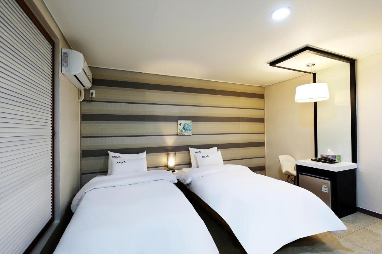 White Tourist Hotel Jeonju Exterior foto