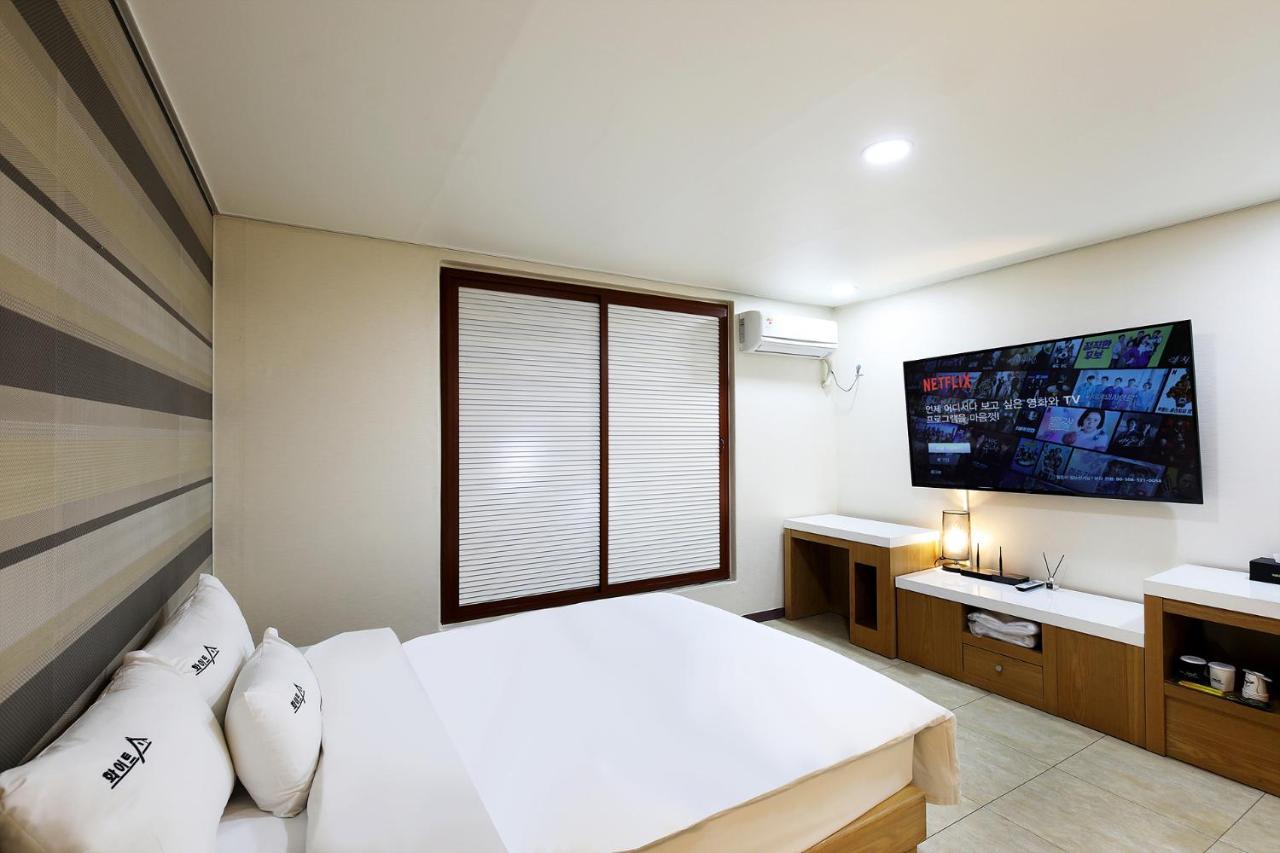 White Tourist Hotel Jeonju Exterior foto