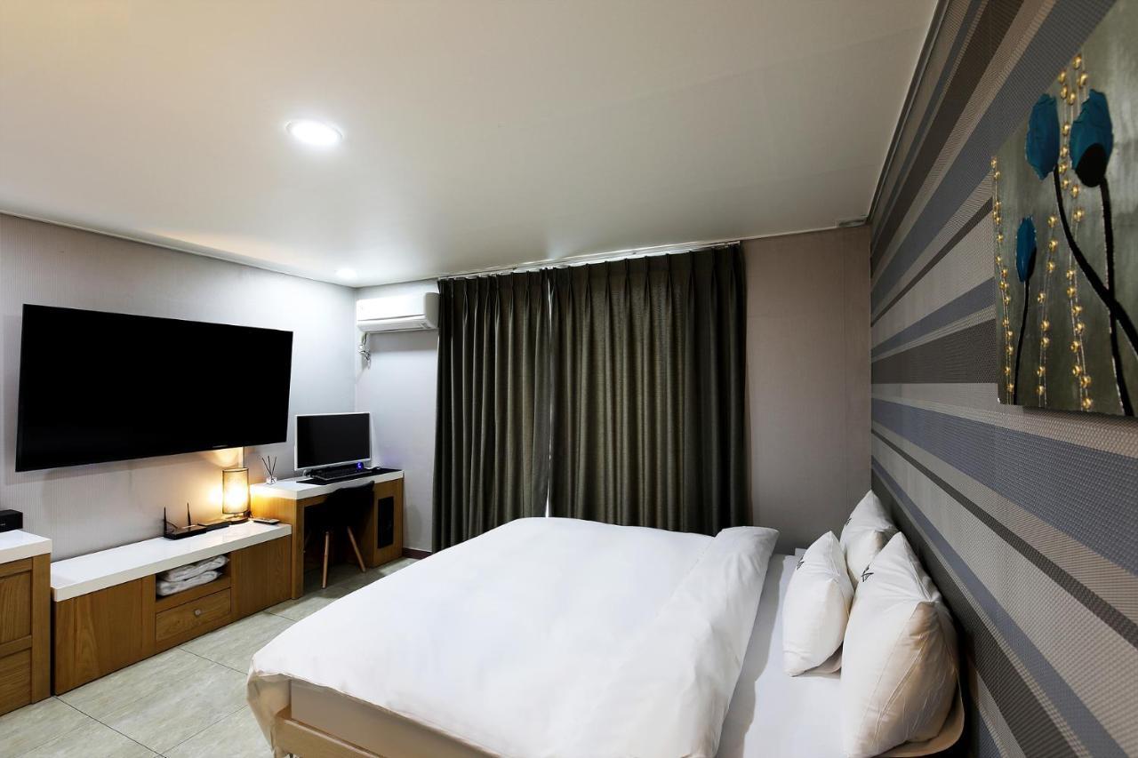 White Tourist Hotel Jeonju Exterior foto