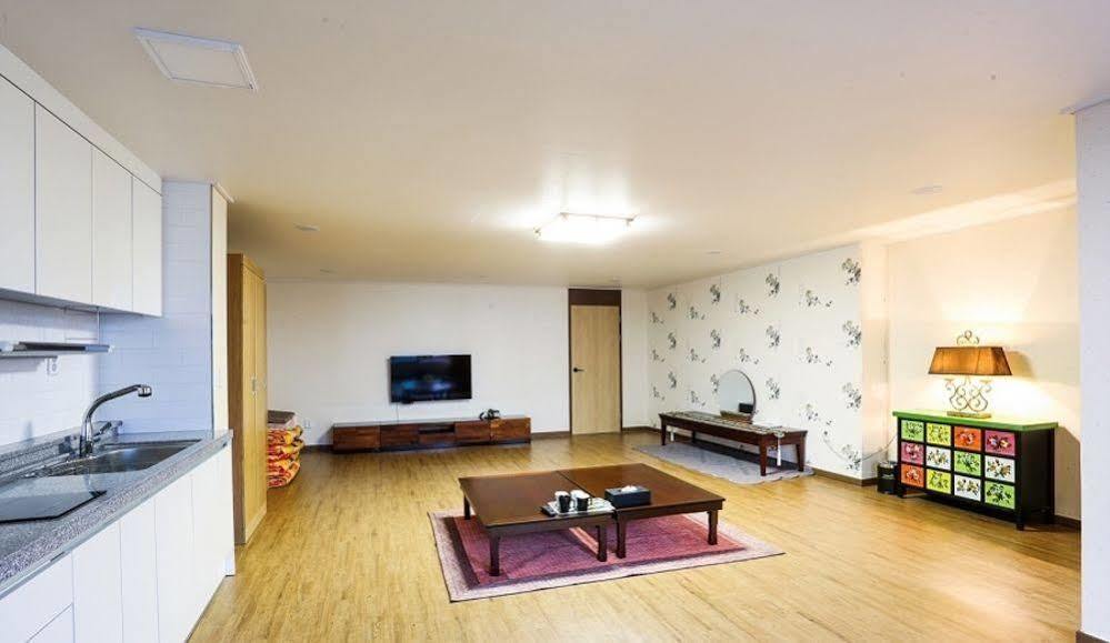 White Tourist Hotel Jeonju Exterior foto